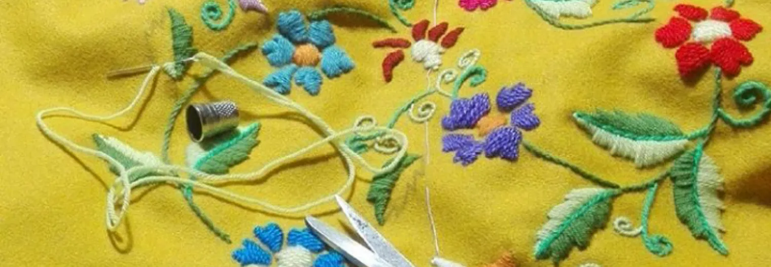 Personalización con bordados a mano