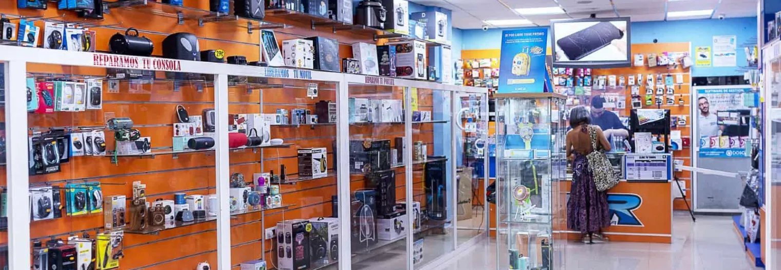 Interior de la tienda HR Informática