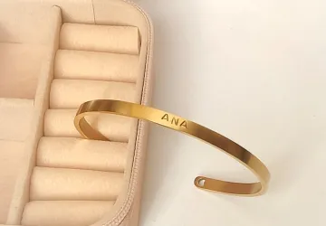 Pulseras se acero personalizadas con nombre grabado a mano